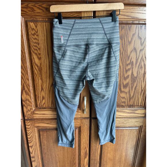 Zella Gray Striped Cropped Leggings - Women's Small - Picture 5 of 6